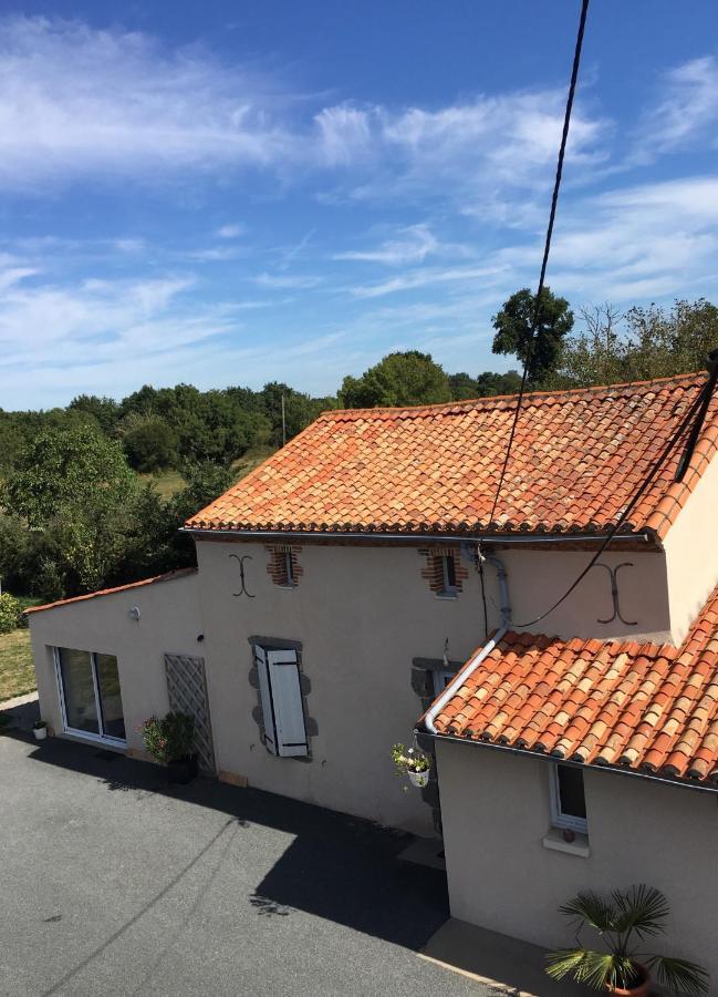 Gite Au Haras Les Aubiers Exterior photo